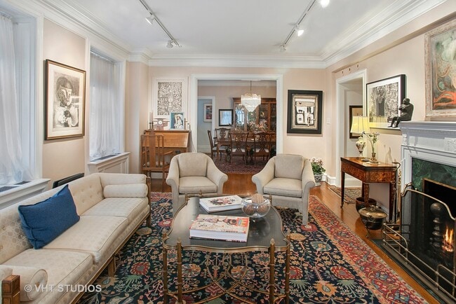 Building Photo - 237 E Delaware Pl