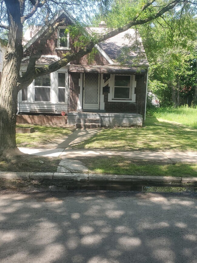 Building Photo - 8343 Roselawn St