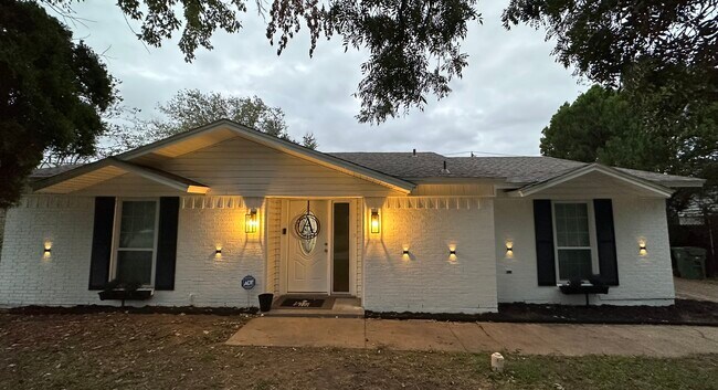 Foto del edificio - 1507 Geraldine Ln