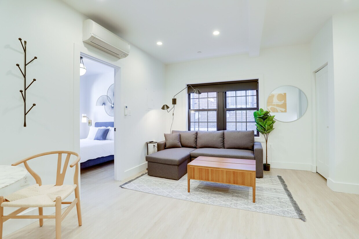 Foto principal - 712 G Street SE Unit 203