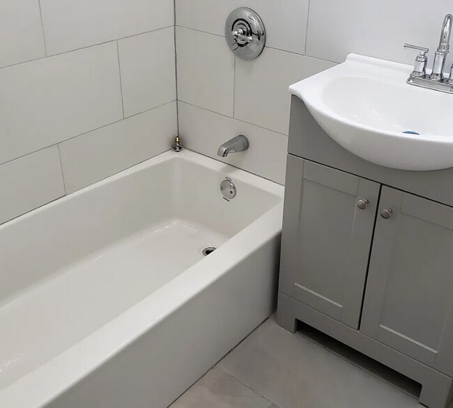 Foto del edificio - Kelton 4 bed