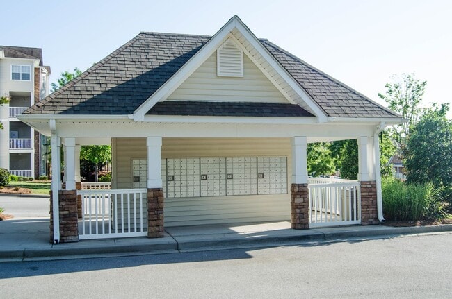 Building Photo - Lullwater at Saluda Pointe