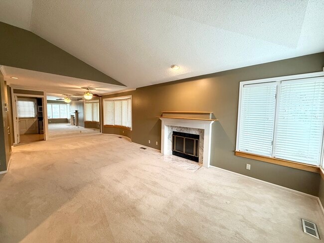 Building Photo - 805 N 131st Plz