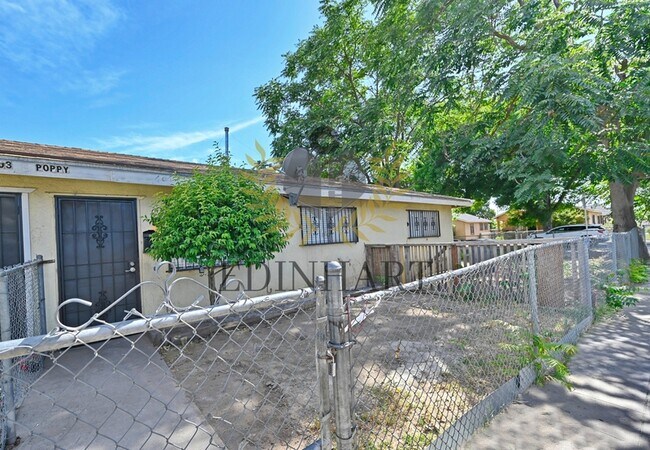 Foto del edificio - 2303 S Poppy Ave