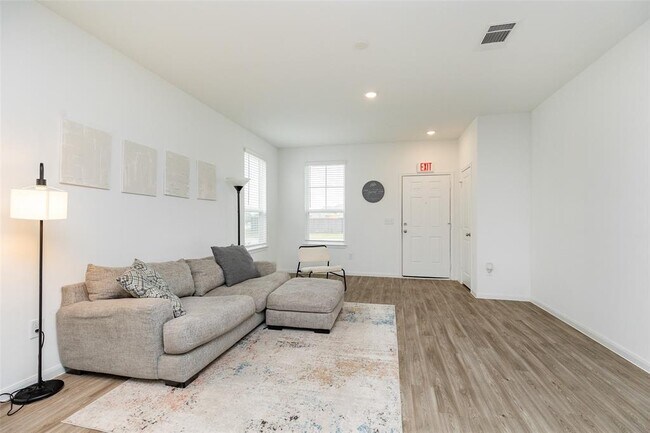 Building Photo - 23631 Simmental Rd