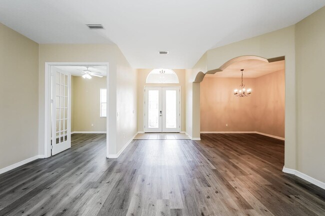 Building Photo - 1422 Beaconsfield Dr