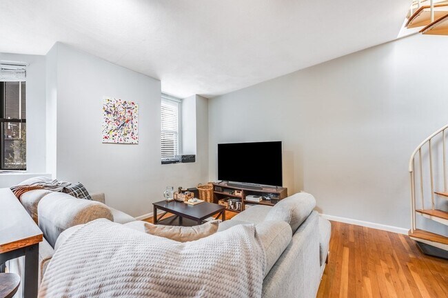 Foto del edificio - 102 E Brookline St