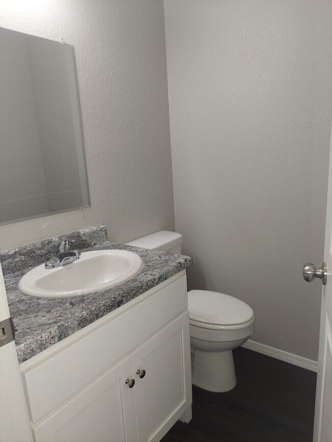 Foto del edificio - Beautiful 3 Bedroom Townhome in Alma!! *Move in Special*