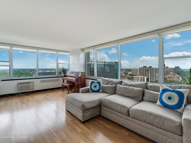 Foto del edificio - 4250 N Marine Dr