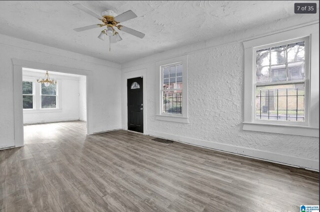 Building Photo - 505 12th St W