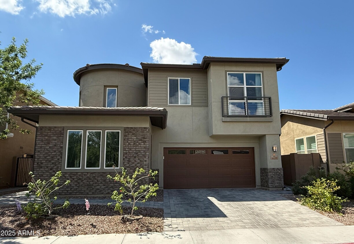 Primary Photo - 1729 W Myrna Ln