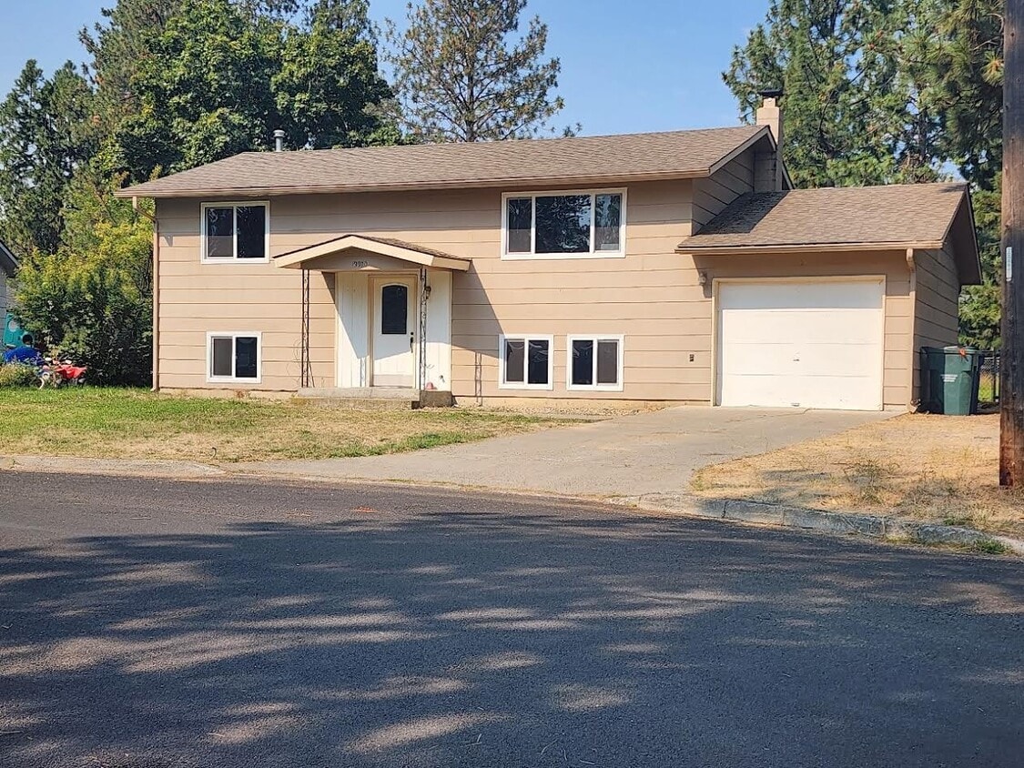 Primary Photo - 2113 N Grants Ct