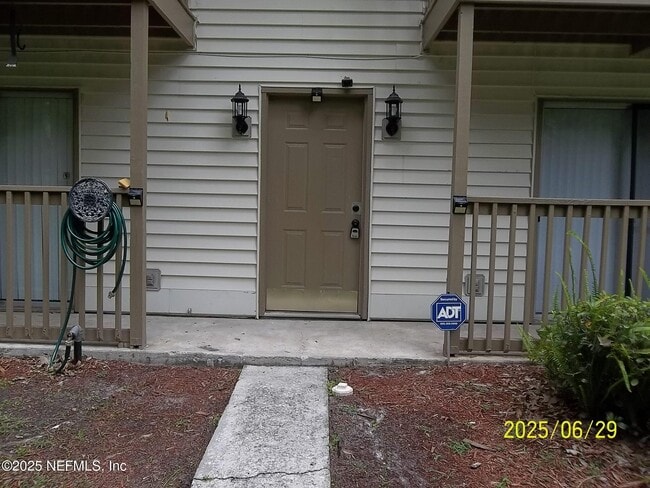 Building Photo - 2300 Twelve Oaks Dr