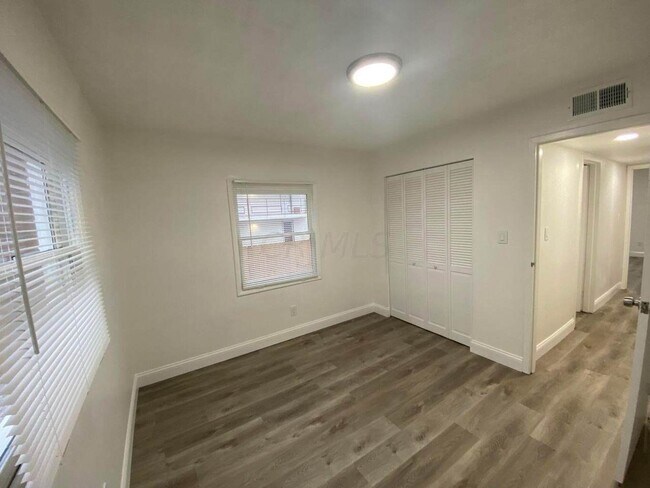 Foto del edificio - 3285 Sullivant Ave