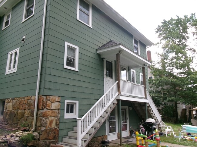 Building Photo - 58 Bancroft Park