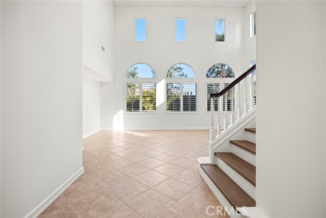 Building Photo - 2556 Pearblossom St