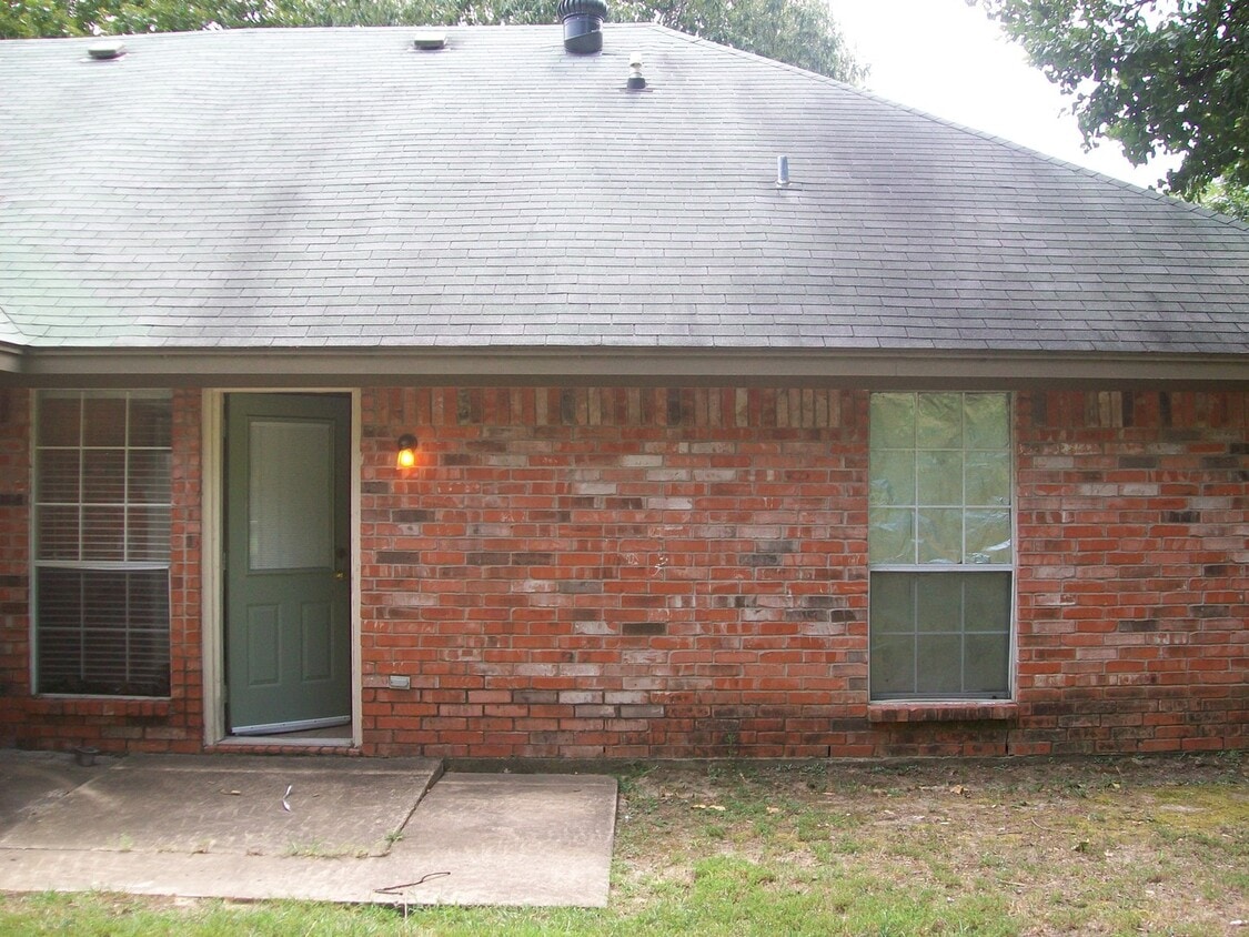 Building Photo - 525 Kirkland Ln