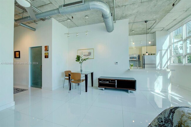 Building Photo - 2001 Biscayne Blvd