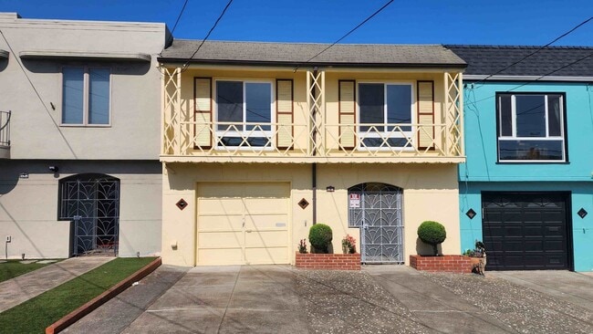Building Photo - Sunset Single-Family Home Available for Le...