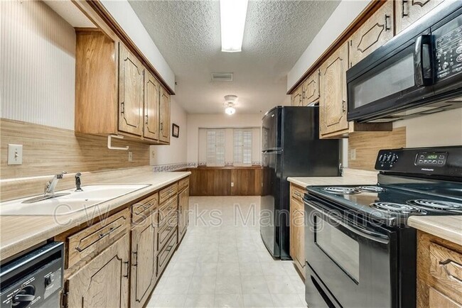 Building Photo - 3043 Modella Ave