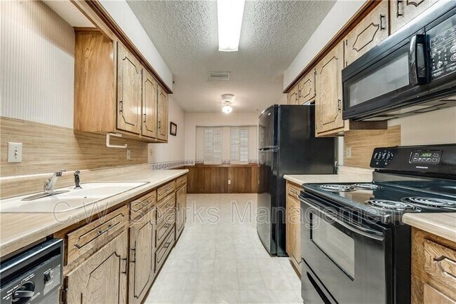 Foto del edificio - 3043 Modella Ave
