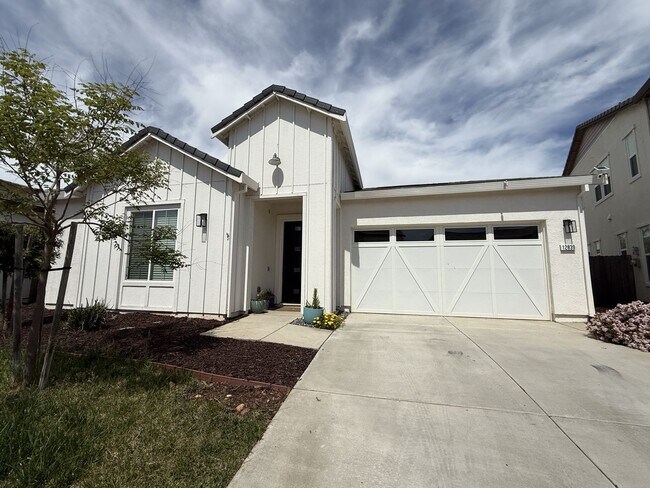 Foto del edificio - Newer 3bd/2.5ba Rancho Cordova Home with S...