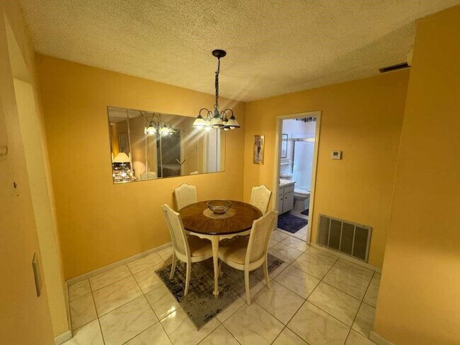 Foto del edificio - 348 S Federal Hwy