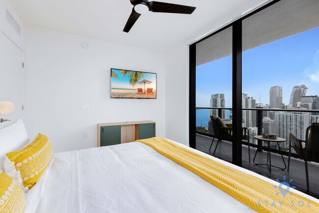 Foto del edificio - 601 NE 1st Ave