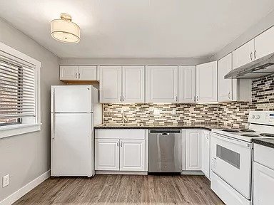 Building Photo - For Rent