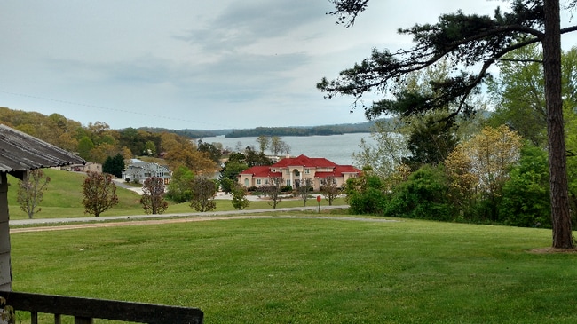 Building Photo - 4651 Lakeshore Dr