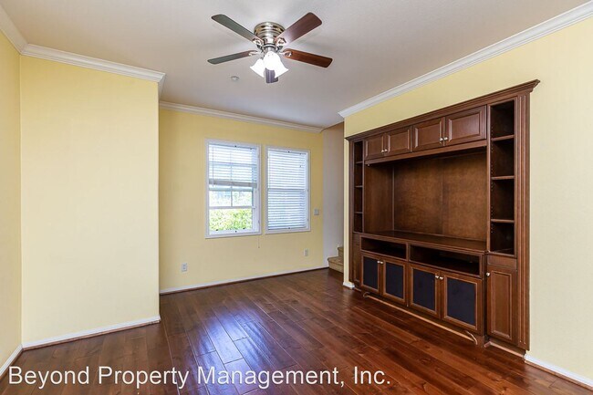 Building Photo - 3 br, 3.5 bath House - 17023 Calle Trevino...