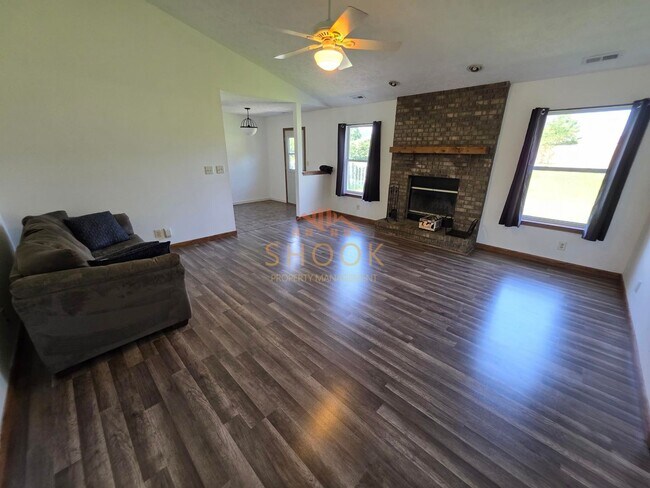 Foto del edificio - 3BR/2BA in East Side Lexington Farms!