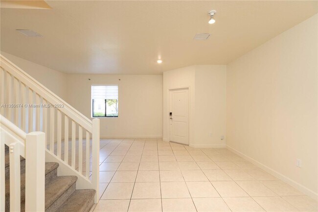 Building Photo - 387 NE 208th Terrace