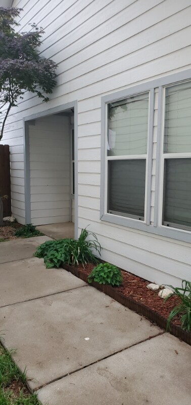 Foto del edificio - 1437 Pine Ln