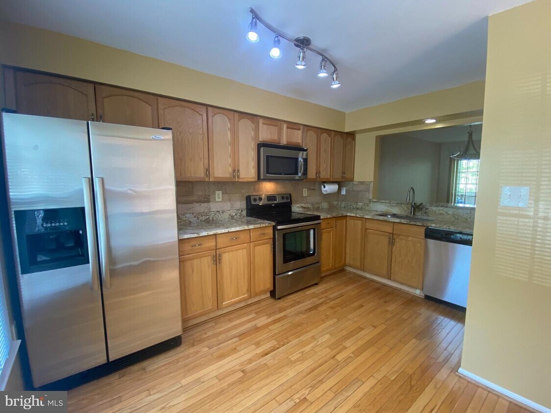 7303 Stream Way, West Springfield, VA 22152 Townhome Rentals in West