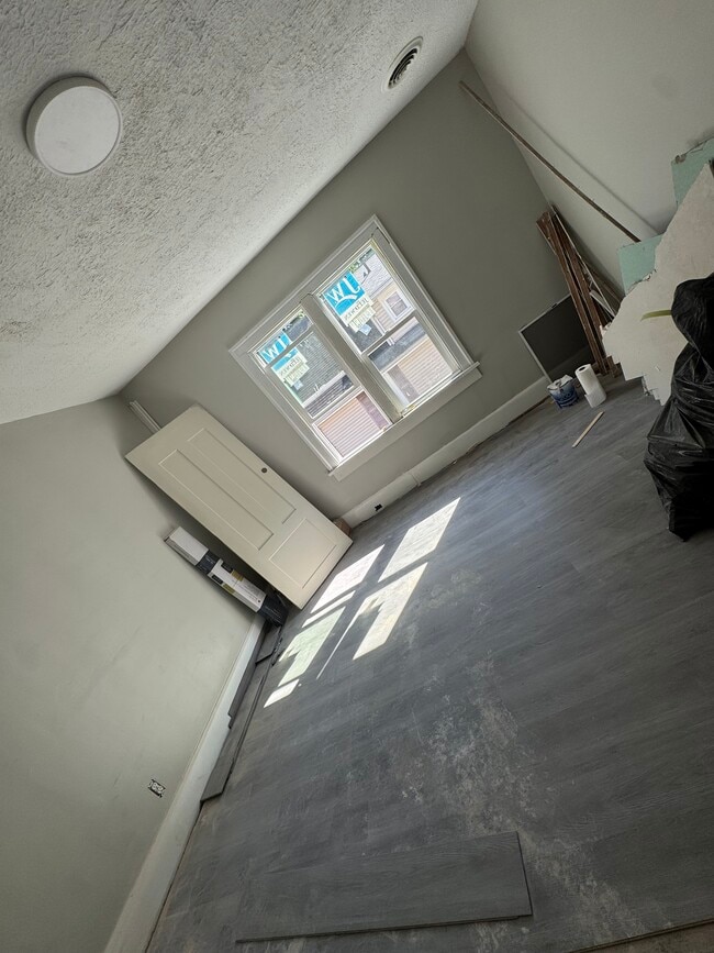 Three of the bedrooms have over 150sqft two of the bedrooms have walk in closets - 125 Blymyer Ave