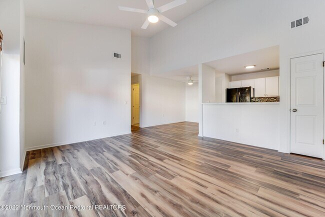 Building Photo - 2 Fennec Ct