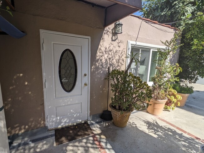 Building Photo - 328 S Almont Dr