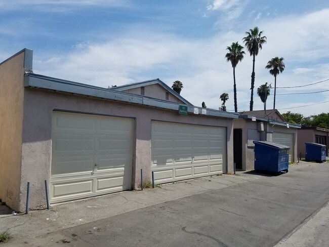Building Photo - 1752 W Neighbors Ave