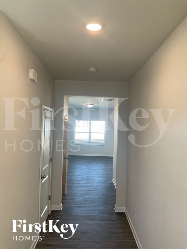 Building Photo - 3211 Newell Vlg Dr