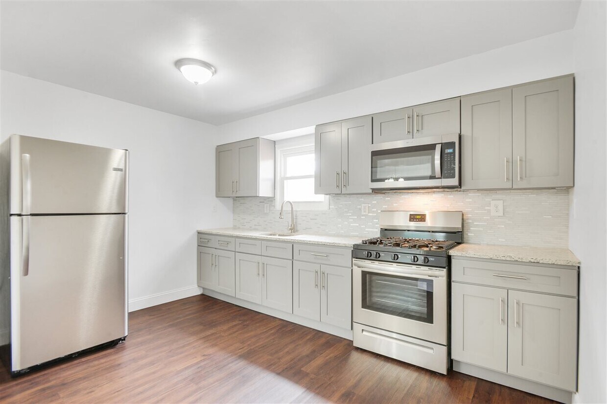 Primary Photo - 138 Carteret Ave