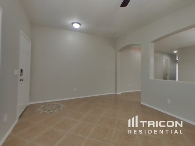 Building Photo - 15458 W Mercer Ln