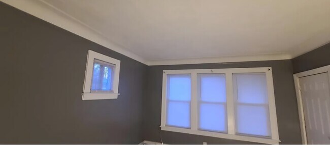 Building Photo - 2310 Pasadena St