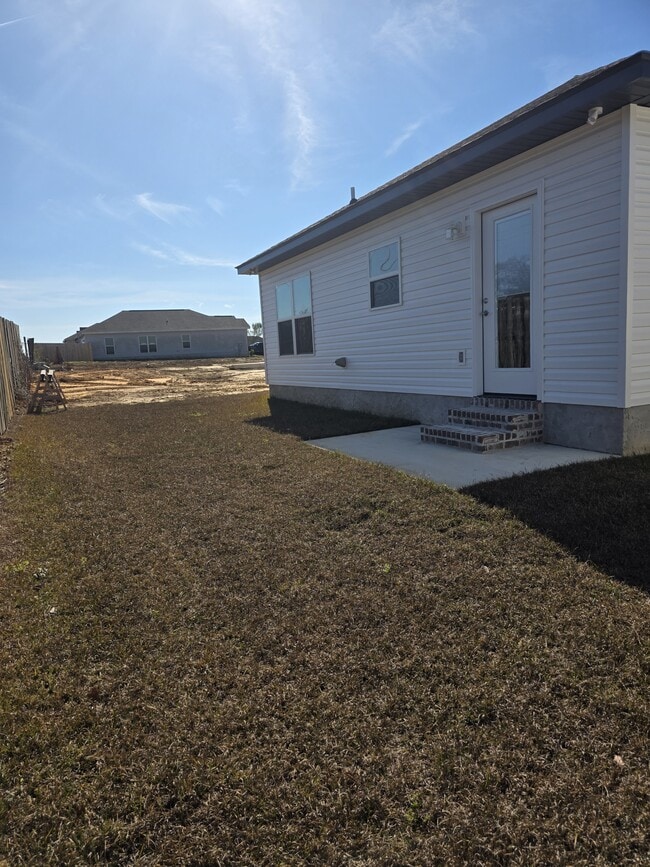 Building Photo - 115 Thistlewood Dr