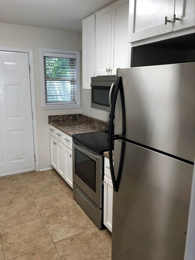 Foto del edificio - 2BR/2BA FOR RENT