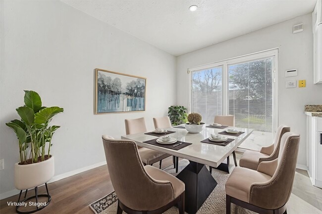 Foto del edificio - 15326 Peachmeadow Ln