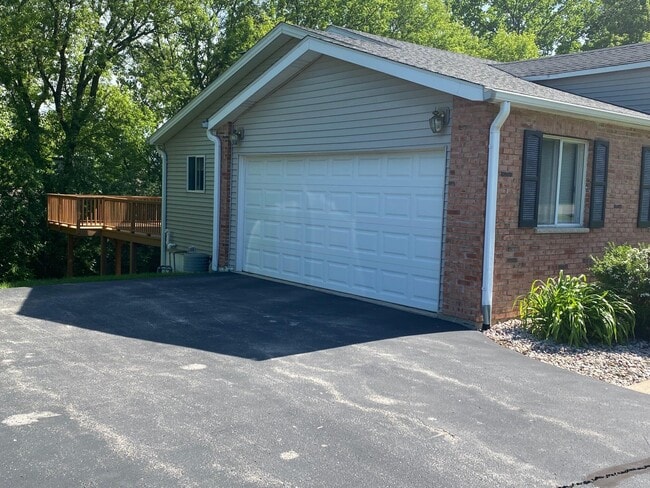 Building Photo - 19120 Emerald Dr