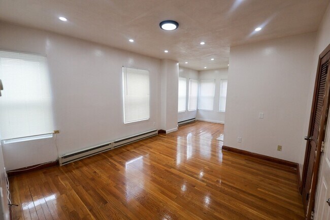 Building Photo - 1 Kenilworth St