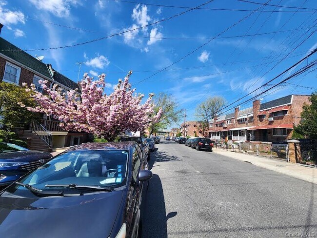 Foto del edificio - 4437 Byron Ave