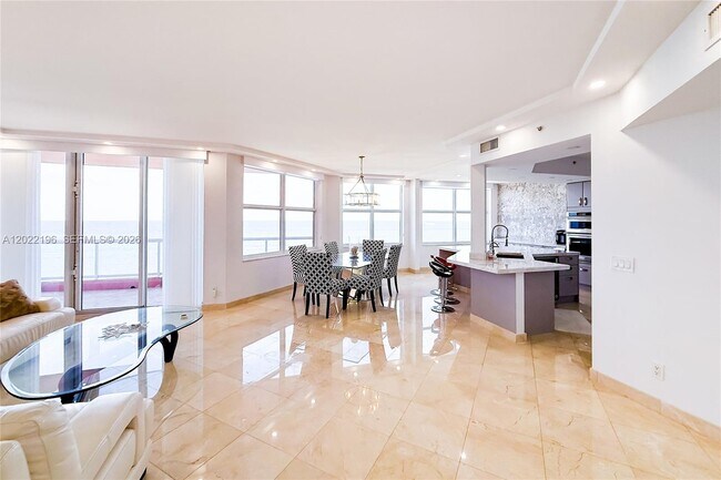 Foto del edificio - 2100 N Ocean Blvd
